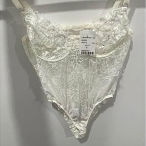 Small White Lace Bodysuit - Picture 1 of 2